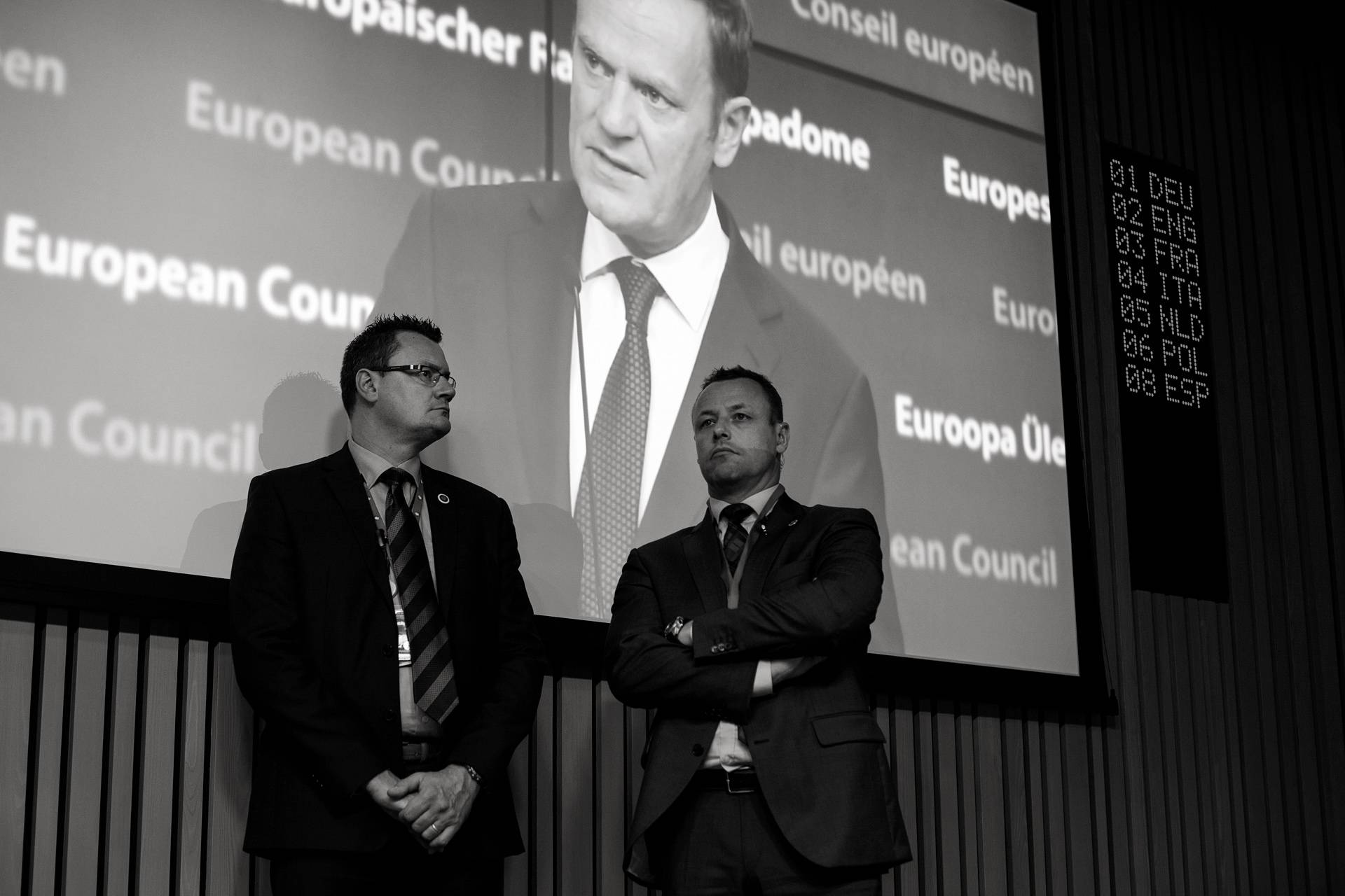  Der Präsident des Europäischen Rates Donald Tusk, fasst auf einer Pressekonferenz nach dem Gipfel die Positionen der Mitgliedsländer zusammen.